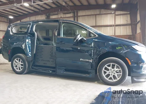 2024 Chrysler Pacifica Touring L z USA, uszkodzony, nr VIN 2C4RC1BG6RR100900